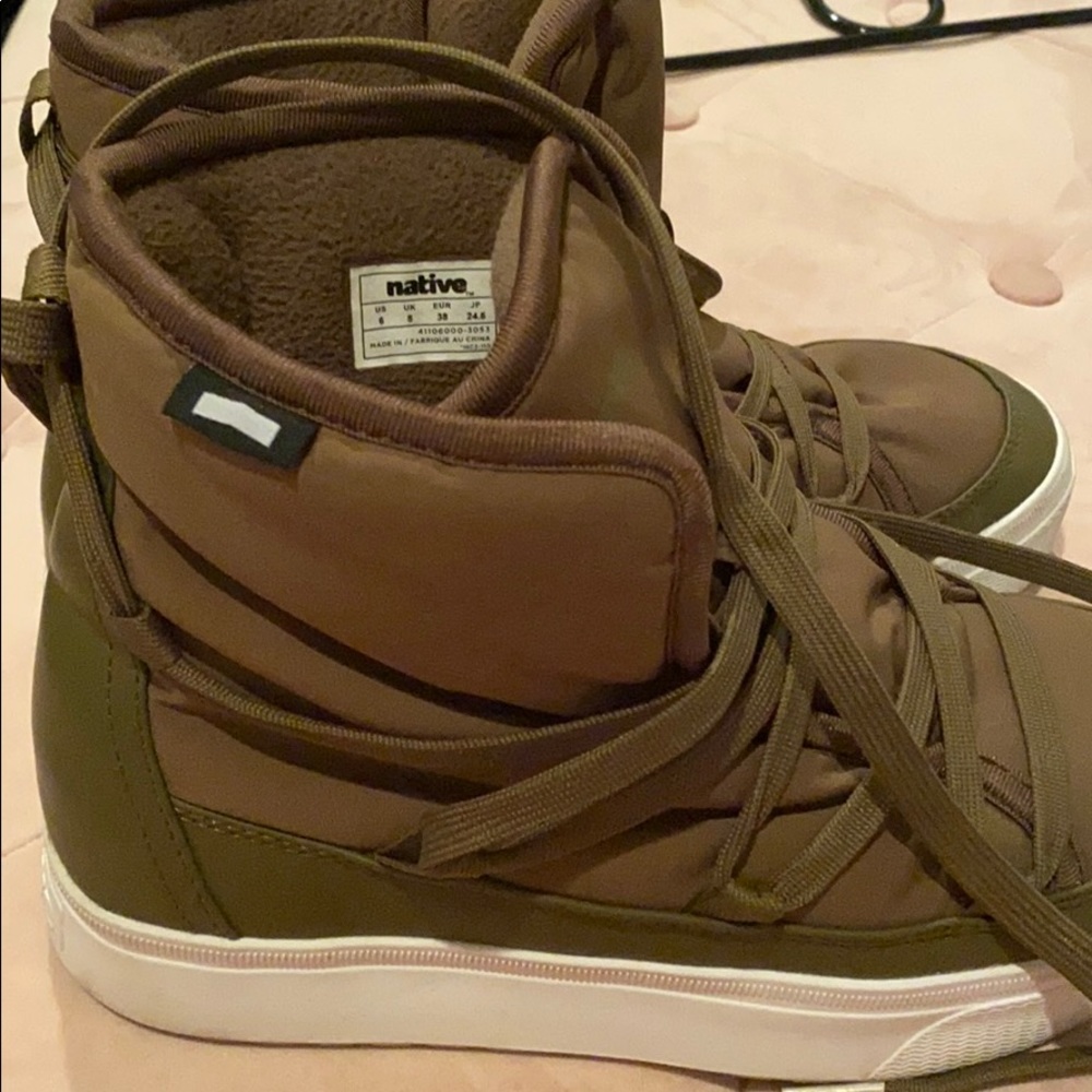 Native Boots - Picture 5 of 6